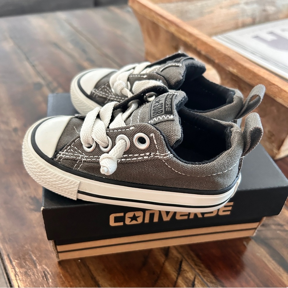 NEVER BEEN WORN Kids' Chuck Taylor All Star Street Low Top Sneaker Toddler